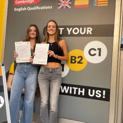 Inicio 8 Alumna de UI Formación con su título de Cambridge