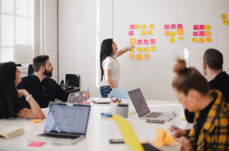 Alumnos en un curso intensivo de inglés en UI Formación